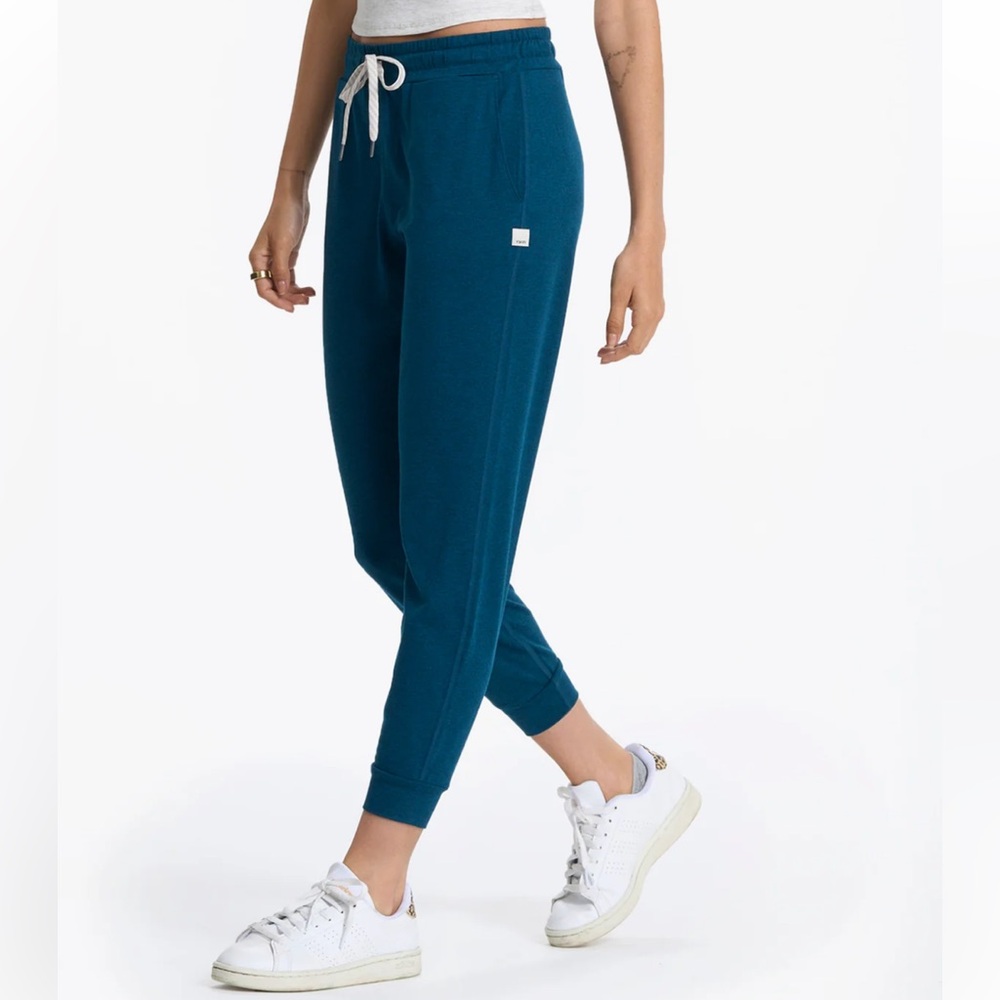Vuori Joggers- size Small